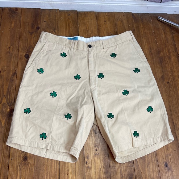 Castaway clothing khaki shorts with embroidered shamrocks size 34 - Picture 1 of 6